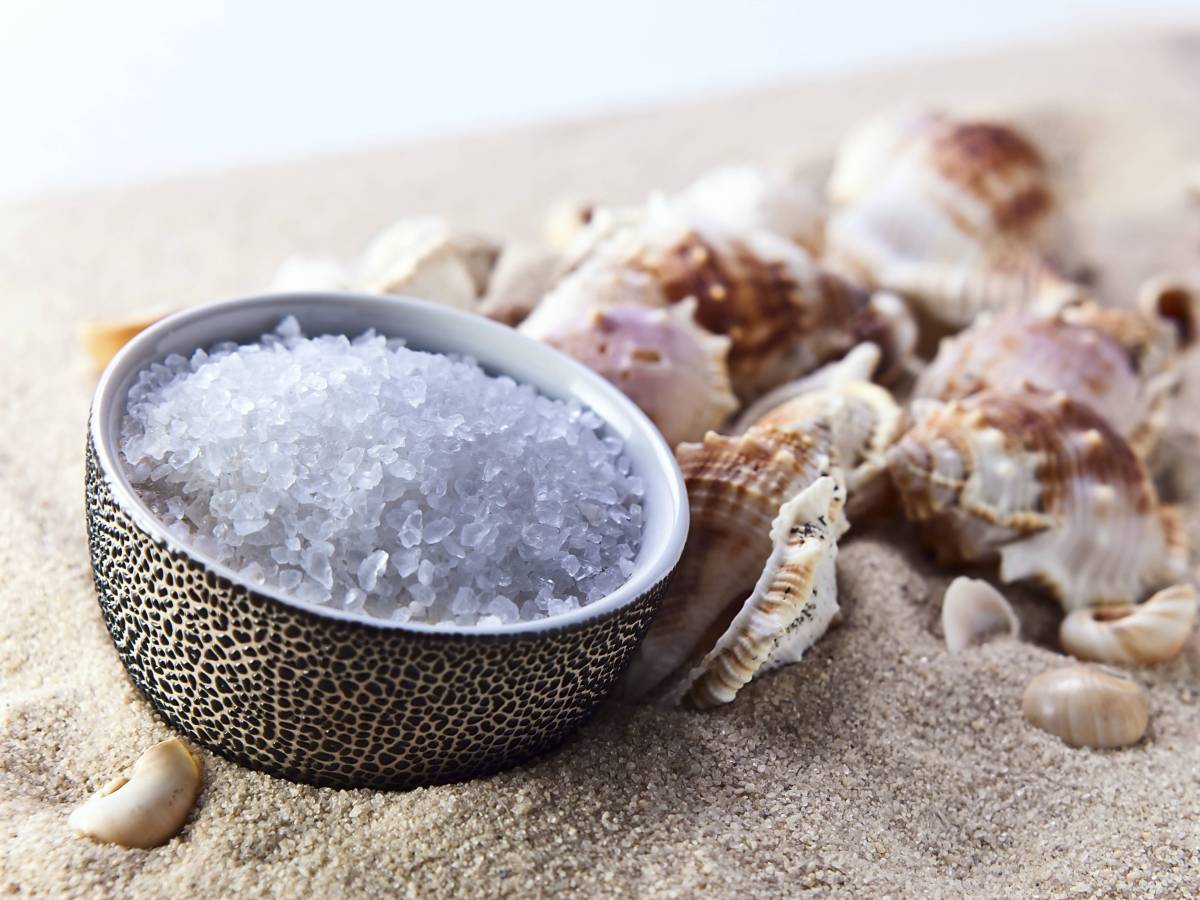 Новые данные Реальная опасность соли все еще ​​обсуждается среди ученых. По сравнению с другими пороками, соль не слишком вредна. Последние исследования в области гипертонии показывают, что алкоголь и диета имеют куда большее влияние на здоровье чем избыток соли.