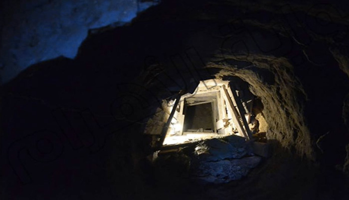 Древний туннель Житель деревни Эль Харанейя, расположенной недалеко от плато Гиза, в процессе перекапывания двора обнаружил вход, ведящий тоннель. Оказалось, что потайной коридор связывает его двор с самой большой и древней из трех пирамид Гизы — Великой Пирамидой Хуфу. Легендарный тоннель ученые искали несколько десятков лет.