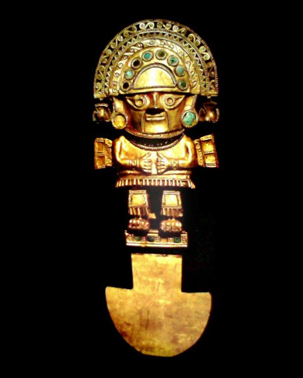 Туми  Церемониальный нож туми использовался для жертвоприношений инкским богам.  Так же как и у улу, у него характерное полукруглое лезвие. Туми изготавливался из бронзы, меди, золотых сплавов и серебра. Рукоятка изображает Найм Лапа, легендарного вождя одного из племен.