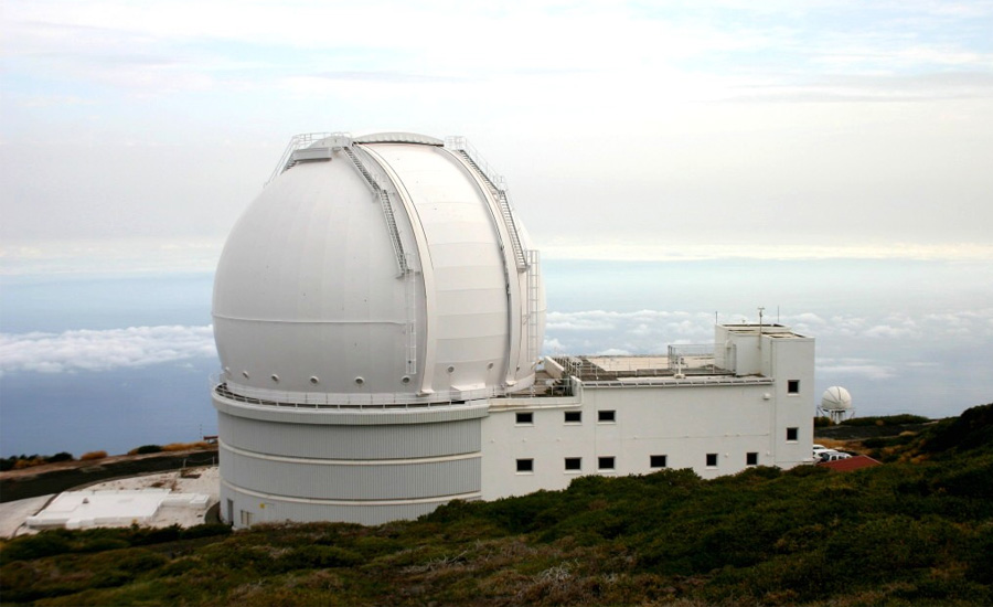 Гигантский телескоп Zenith  Мауна-Кеа, Гавайи Плато Мауна-Кеа, расположенное на Гавайях, стало идеальной площадкой для одной из самых крупных научных построек мира. Именно здесь был реализован проект телескопа Zenith, который уже 15 лет остается крупнейшим ртутным телескопом мира. Весит Zenith больше 25 тонн, а его оборудование позволяет ученым наблюдать за распределениями энергии в галактиках. С помощью «Зенита» идет поиск далеких сверхновых звезд — эти данные дают возможность понимать принцип развития и нашей галактики.