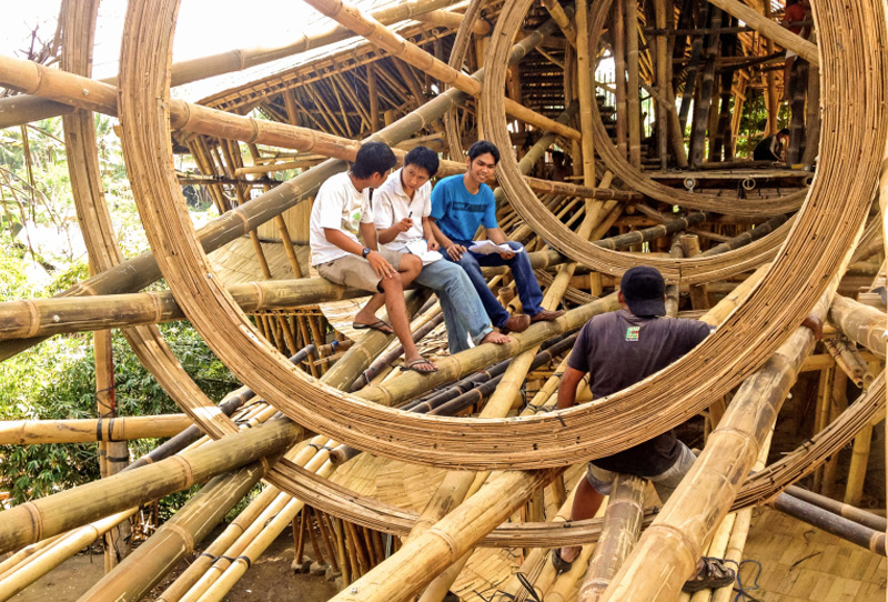 Бамбуковая архитектура: инженеры нарушают законы физики