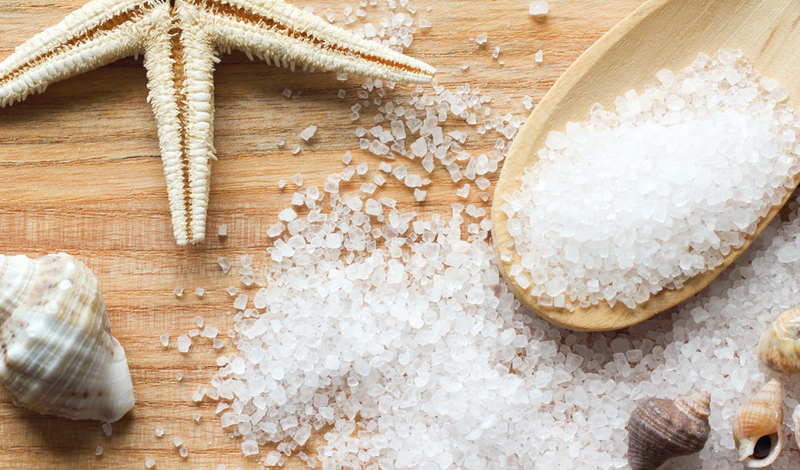 Едим много соли: что происходит с телом