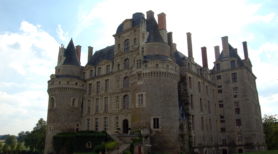 10 пугающих замков родом из Средневековья