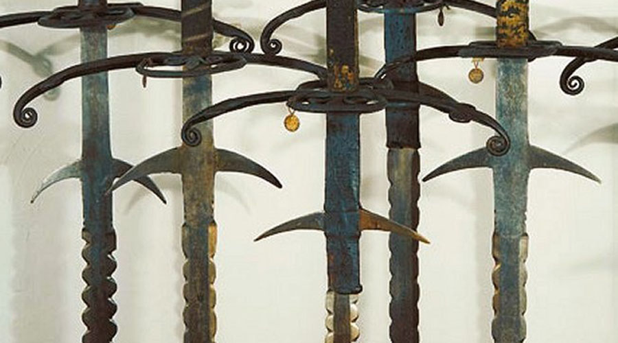 10 невероятно опасных видов древнего оружия