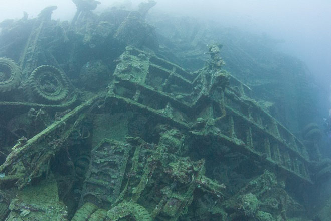 Подводное кладбище техники: американцы выбросили тысячи танков по воду