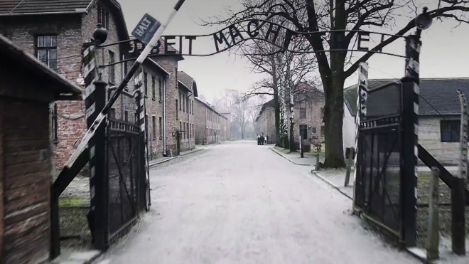 Камера поднялась на лагерем Освенцим и заглянула в мрачное прошлое