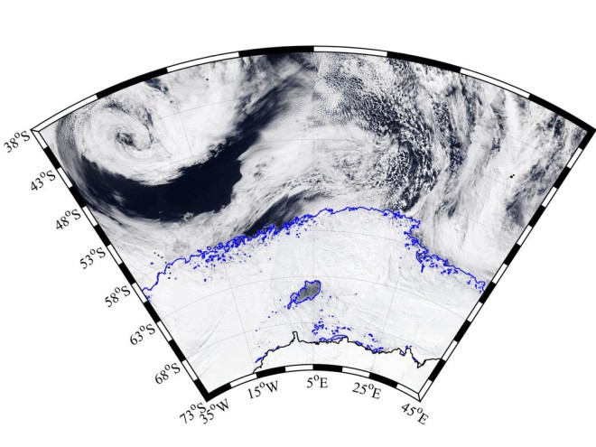 Антарктическая бездна во льду появилась внезапно и ученые не находят объяснений