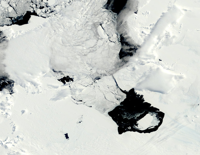 Антарктическая бездна в центре материка появилась мгновенно и ученые не понимают причин