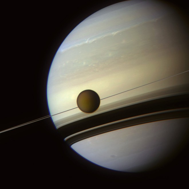 НАСА подтвердили существование жизни на Титане