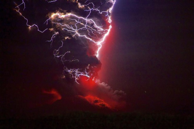 Почему вулканы создают ужасные молнии