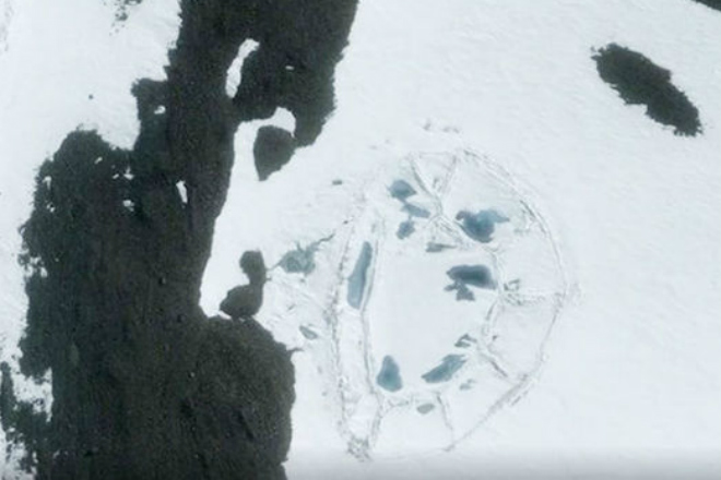Древнейшая цивилизация в Антарктиде: огромную пирамиду обнаружили на спутниковых снимках
