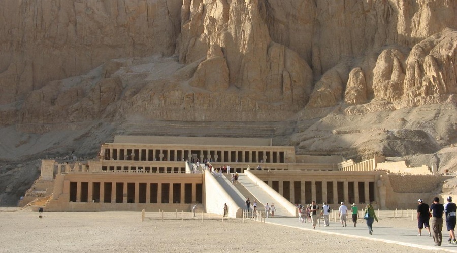 Полости под полом пирамиды Хеопса: археологи пробиваются к тысячелетней истории тайнам