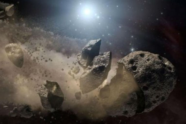 На летящем к земле астероиде обнаружена загадочная черная пирамида