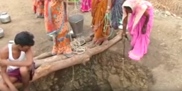 Индиец 40 дней рыл яму чтобы спасти деревню