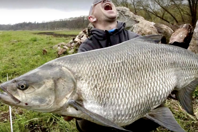 Аномально огромные рыбы, которых вытащили из рек России