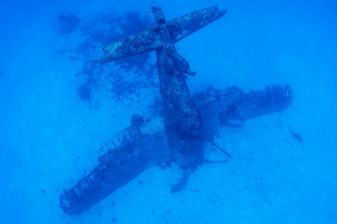 Подводное кладбище самолетов: как американские авианосцы избавлялись от боевой техники