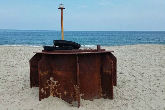 Загадочный предмет обнаружен на американском пляже
