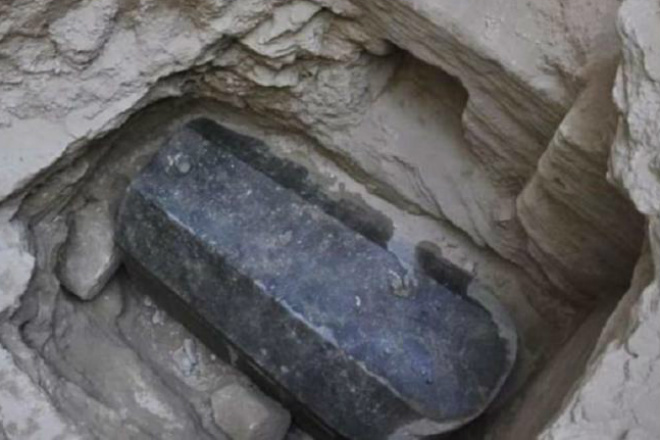 В Египте нашли огромный черный саркофаг и никто не знает что в нем