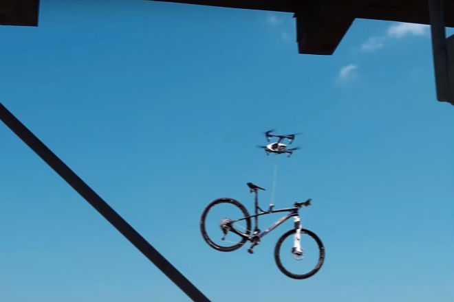 Похищение велосипеда с помощью дрона сняли на видео