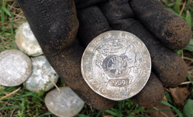 Клад монет средневековья: сокровище лежало прямо под ногами