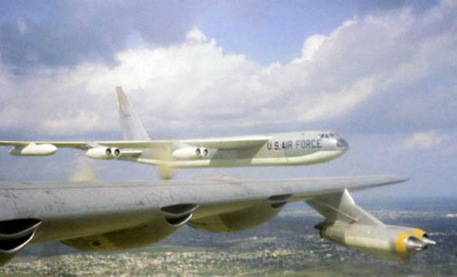 Ядерный бомбардировщик из 50-х: секретный самолет-гигант