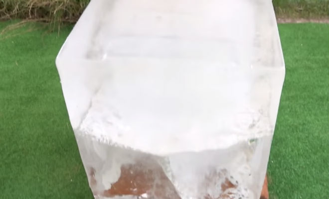Скидываем раскаленную гирю на глыбу льда