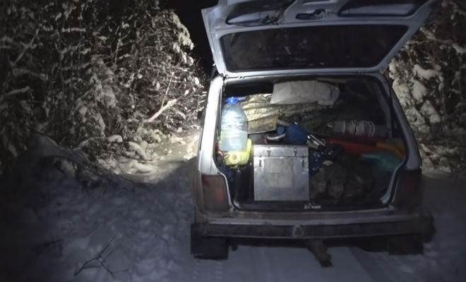 Ушел на неделю в лес и повстречал волков: спасла машина и фонарь