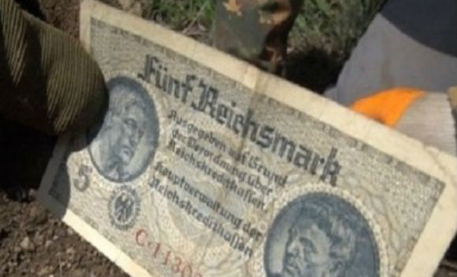 Пулеметный ящик немецкого солдата 70 лет скрывал россыпь монет
