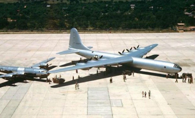 Ядерный бомбардировщик из 50-х: секретный самолет-гигант
