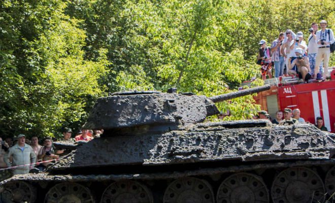Нашли Т-34, пропавший в болотах: погружение за амуницией и боеприпасами