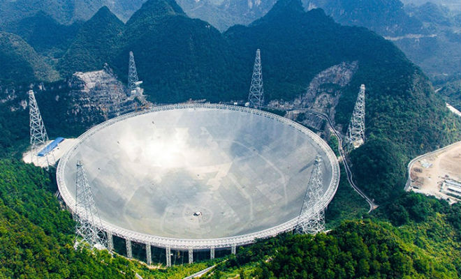 Самый большой телескоп мира засек необъяснимые сигналы из космоса