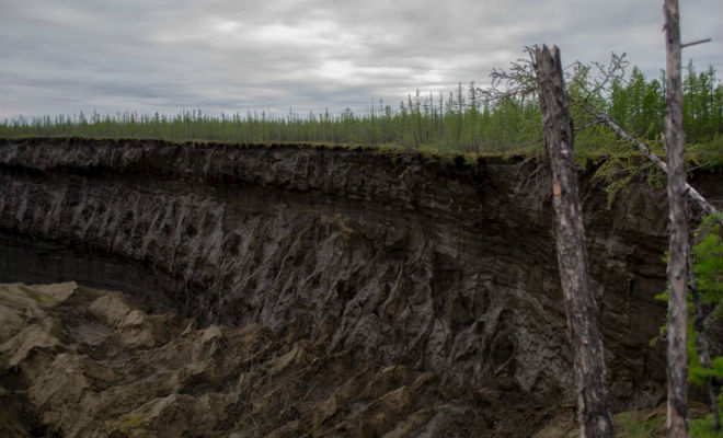 Якутский провал: воронка растет каждый день и продолжает погружаться в землю