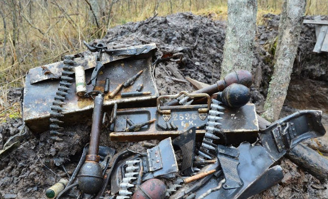 Оружейный клад немецкого блиндажа: черные копатели вскрыли пол