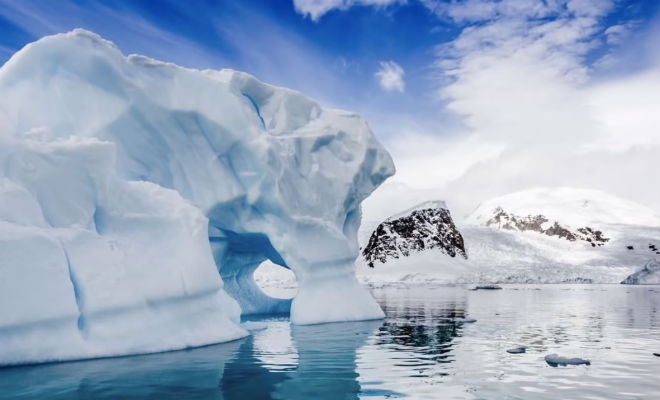 Находки из Антарктиды: археологи нашли артефакты подо льдами