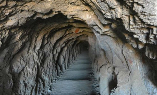 Мужчина в тайне от всех рыл тоннель 38 лет: поисковики спустились вниз