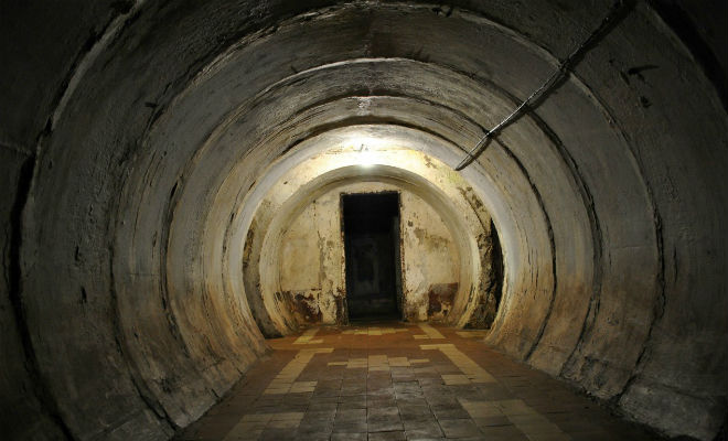 Подземный город под военной частью: поисковики спустились в сеть тоннелей