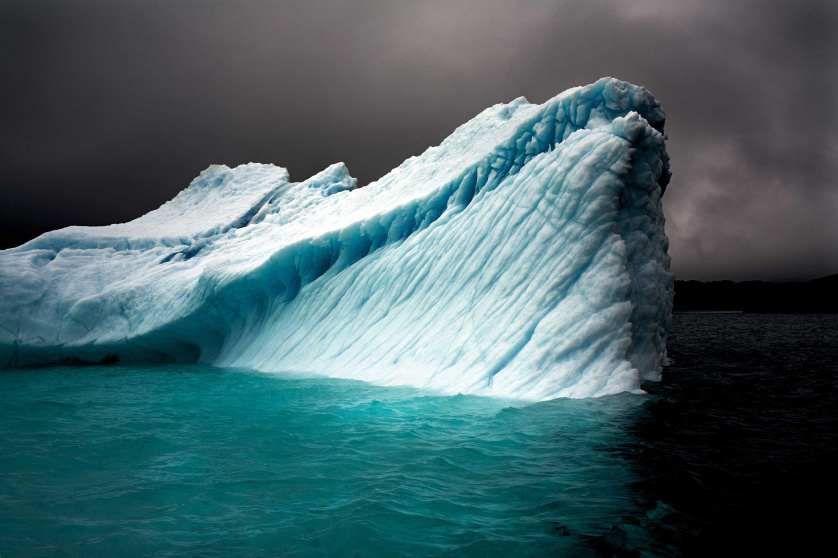 Проломившийся айсберг, Гренландия, август 2008.