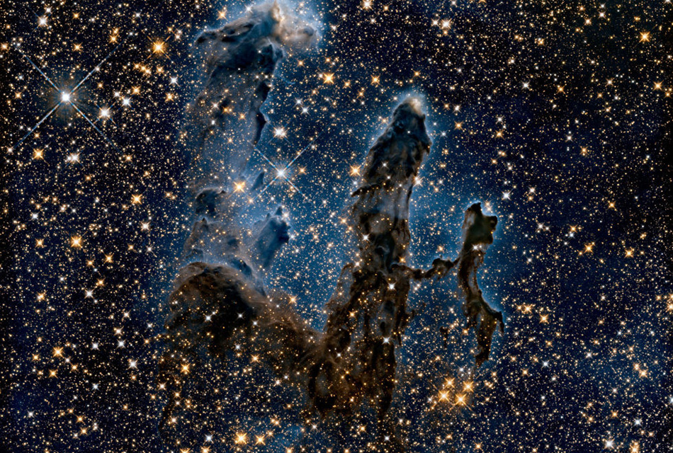 Призрак Столпов творения. Очертания туманности, которое впервые было заснято еще в 1995 году, проступает на этом снимке Хабла, сделанном с использованием инфракрасных фильтров.