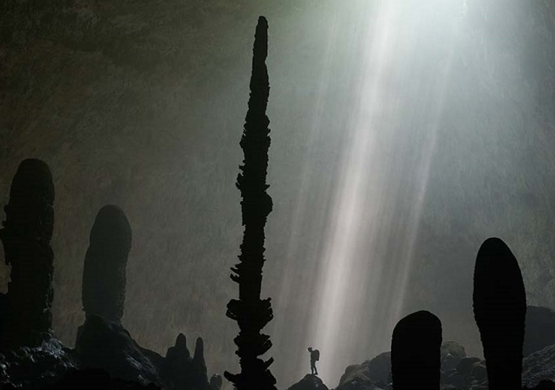 Одним из самых впечатляющих мест в пещере является Сад Кактусов — зал, в котором находятся гигантские сталагмиты, чьи размеры могут достигать в высоту 70 метров. В лучах солнца они напоминают кактусы невероятных размеров.