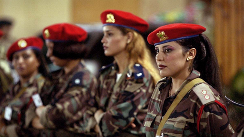 Ливийские монахини-революционеры
После ливийской гражданской войны, корпус элитных телохранителей Муаммара Каддафи был полностью распущен. Эти женщины, впоследствие, сформировали свой собственный боевой батальон отлично подготовленных и смертельно опасных специалистов.