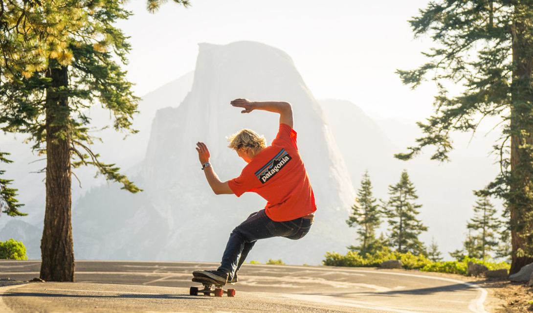 Сквозь дебри
И еще один снимок из национального парка Йосемити. Автор, Корраджио Буркард, отправился в эту местность  вместе со своим другом, профессиональным скейтбордистом Андерсом Джонсоном.