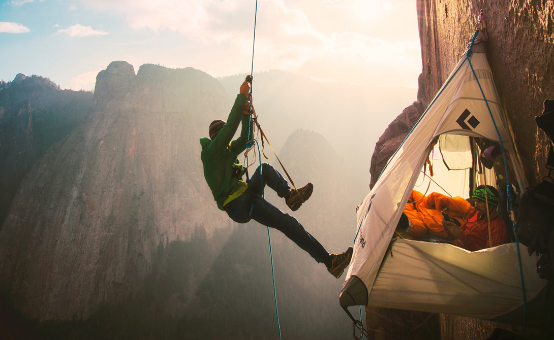 14 января 2015 года пара профессиональных альпинистов, Томми Колдуэлл и Кевин Йоргессон завершили первый свободный подъем на El Capitan, которая по праву считается сложнейшим склоном во всем мире.