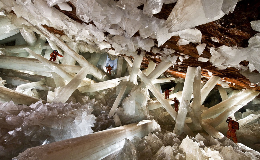 Хрустальная пещера
Мексика
Хрустальная пещера стоит всей поездки в Мексику. Здесь растут огромные кристаллы селенита, каждый из которых достигает до 20 метров в длину.