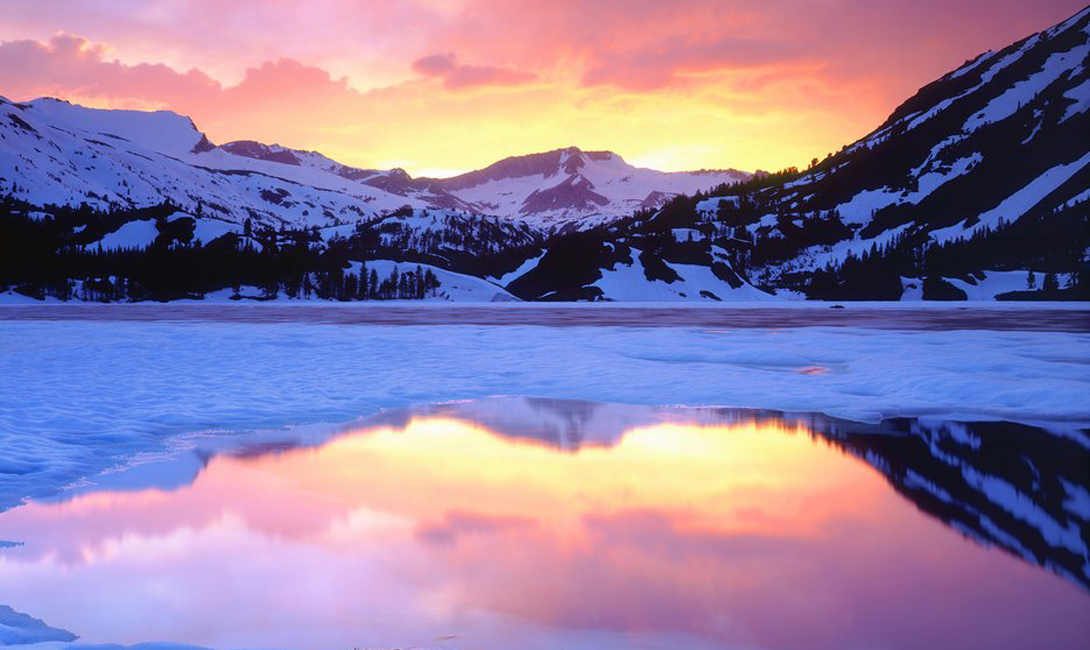 Озеро Эллери
Калифорния
Чистая вода озера Эллери, альпийские пейзажи и близость к национальному парку Йосемити сделали этот водоем очень популярным местом для кемпинга и рыбалки.