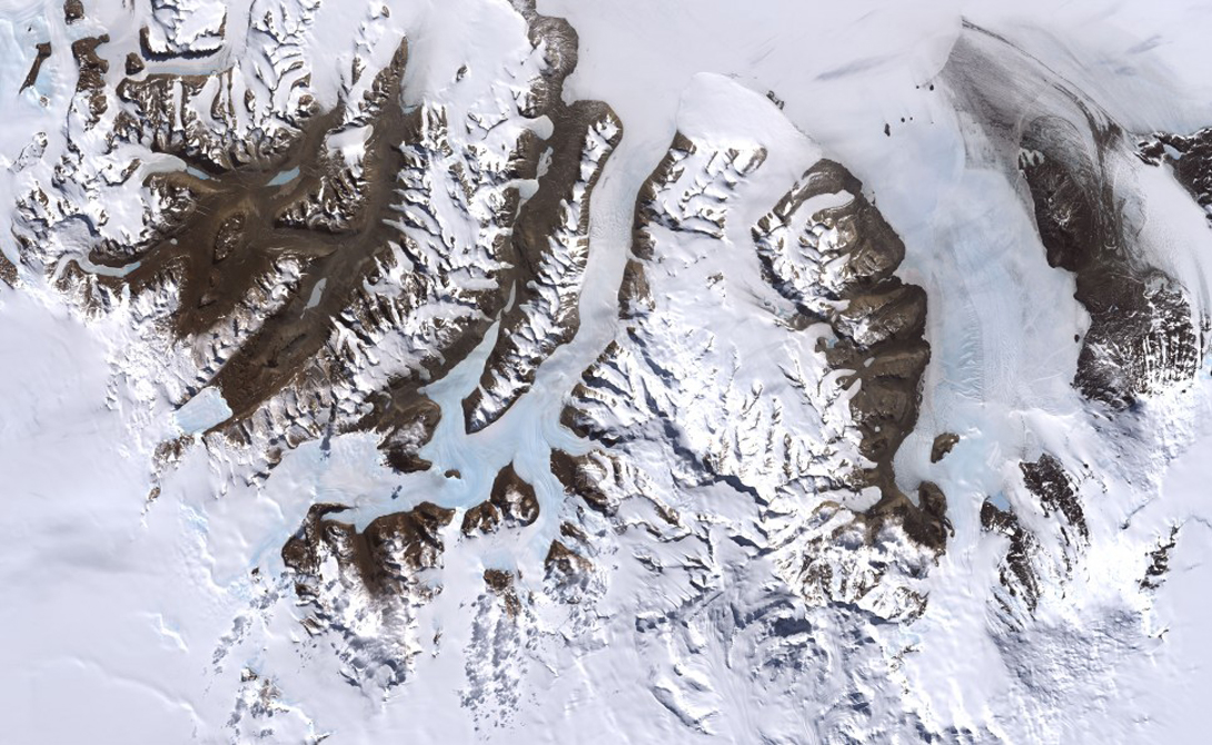 Антарктика вполне может считаться пустыней. Здесь расположено самое сухое место на всей земле — Dry Valleys.