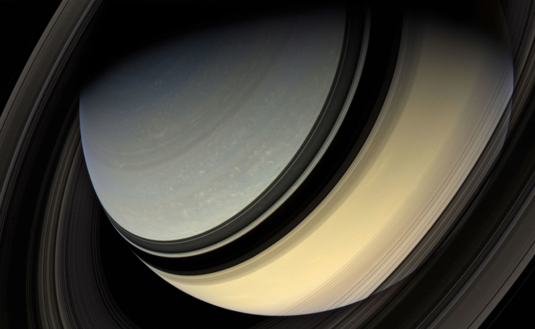 Северная сторона Сатурна, частично скрытая за планетными кольцами. Cassini, 20 января 2007 года.