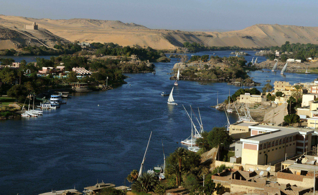 Нил 
Африка
6 695 километров
Пронзая десятки стран, Нил является самой длинной рекой в ​​мире. Из окон круизного лайнера удачливый путешественник увидит места, где когда-то жила сама Клеопатра.