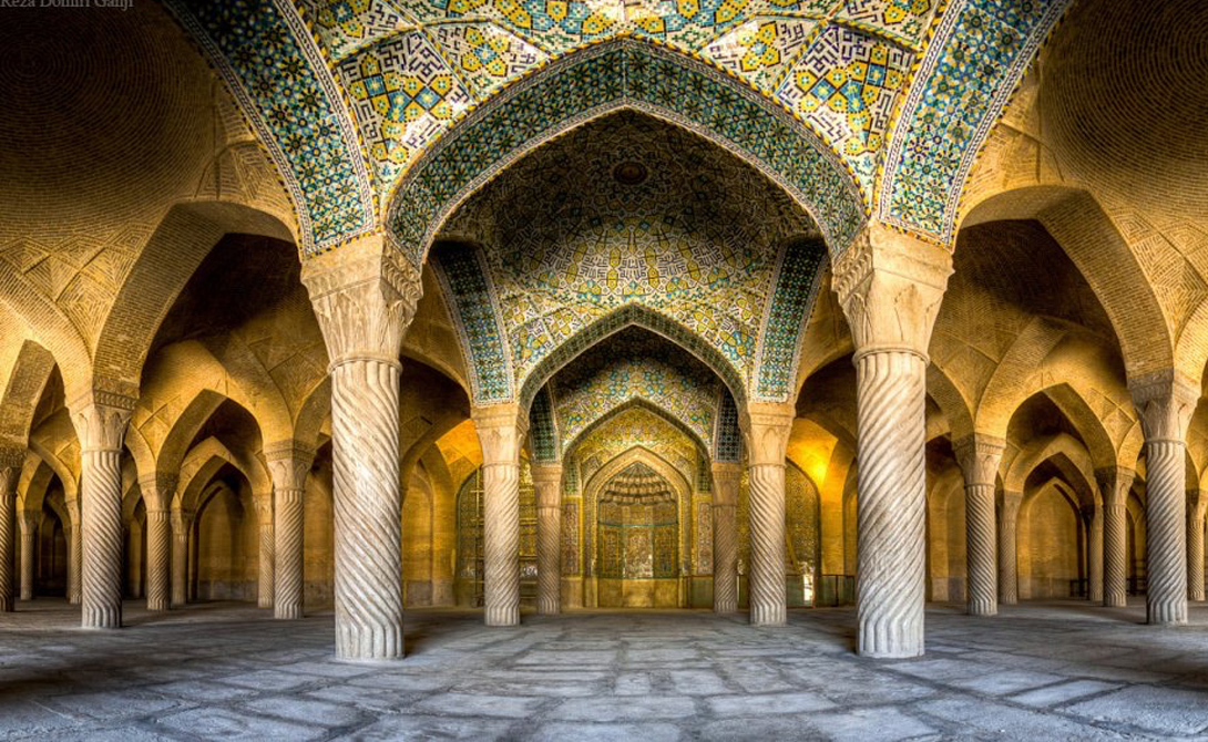 Мечеть Вакиль была построена в 18-м веке в Ширазе, Иран. Мечеть занимает площадь 8,660 квадратных метров.