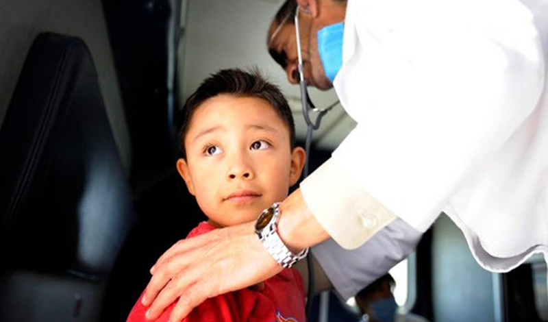 Эдгар Энрике Эрнандес
Kid Zero звучит как прозвище приятеля супергероя, но на самом деле так врачи маркировали первого человека, зараженного свиным гриппом. Четырехлетний Эдгар Энрике Эрнандес дал положительный результат на H1N1 в марте 2009 года: фотографии улыбающегося пребывающего в неведении мальчика появились на первых полосах каждой мексиканской газеты. По данным Всемирной организации здравоохранения, H1N1 способствовал гибели более 18 000 человек.