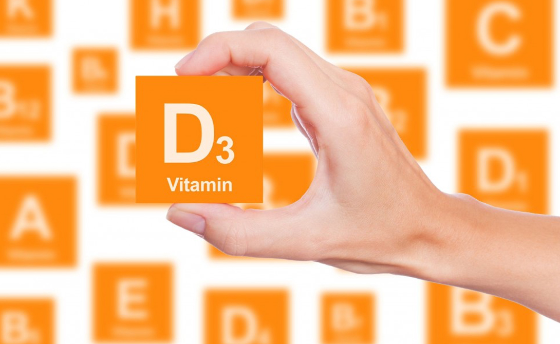 Витамин D3
Витамин D3 регулирует антимикробную систему кожи, активируя процесс производств антибактериальных пептидов —  кателицидинов. Недостаток этого витамина провоцирует развитие инфекций, кожа становится более грубой и более склонной к воспалению.